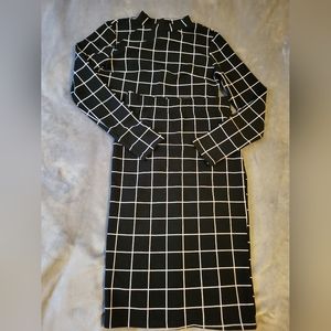 Size M Shein Black and White Patterned Skirt Set